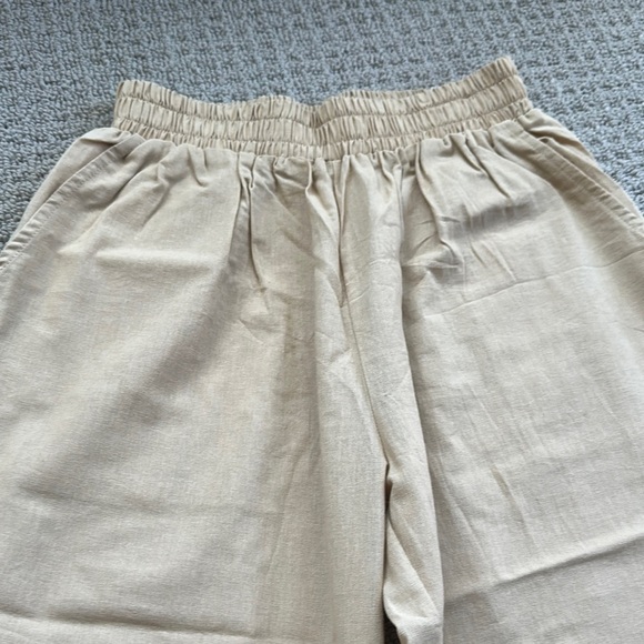 Beige Wide-Leg Pants cropped - Picture 3 of 5